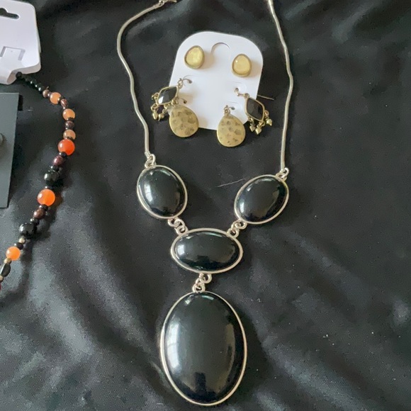 2 Necklaces & 4 Pairs of Fashionable Earrings, Gorgeous Sets🧡🔥💚❤️🔥💕🔥💙🔥♥️ - Picture 6 of 7